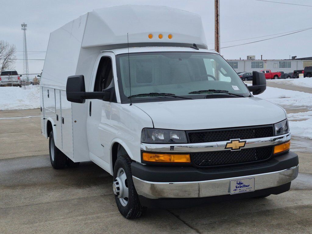 2025 CHEVROLET Express
