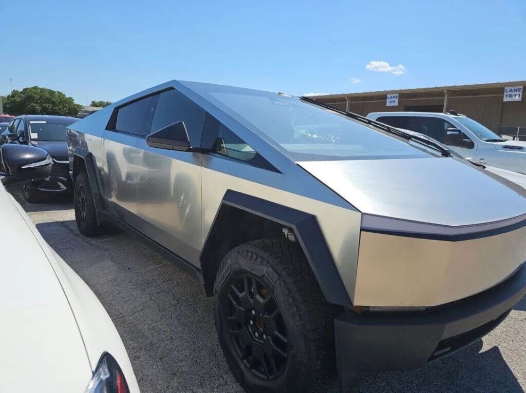 2024 TESLA Cybertruck
