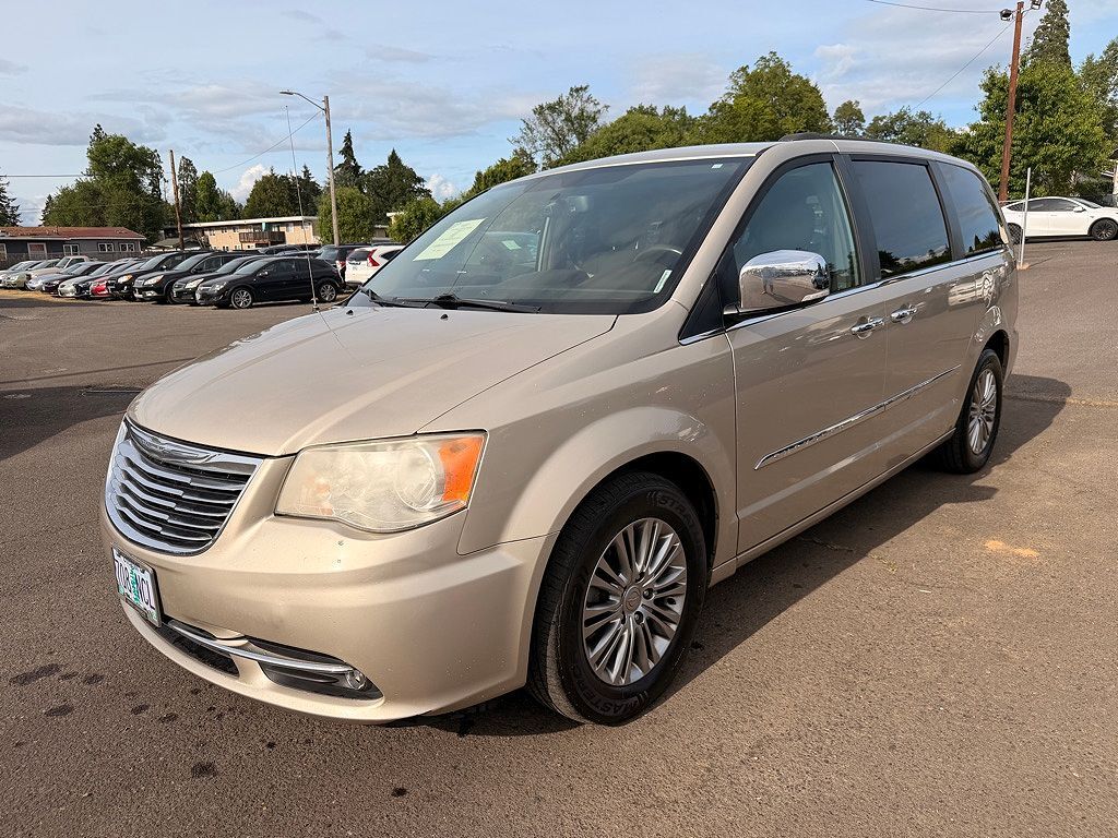 2014 CHRYSLER Town and Country