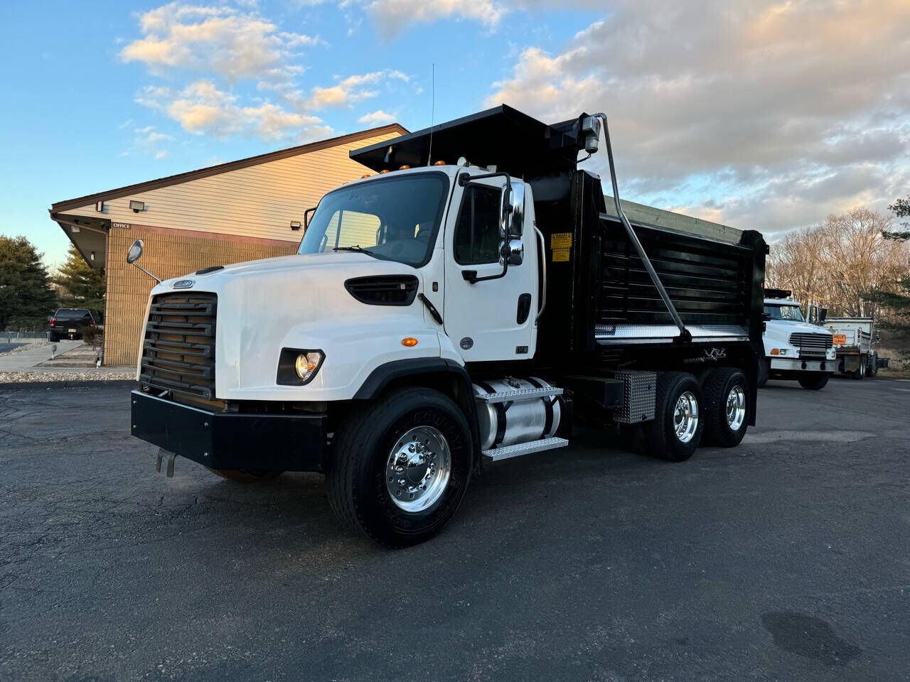 2015 FREIGHTLINER 114SD