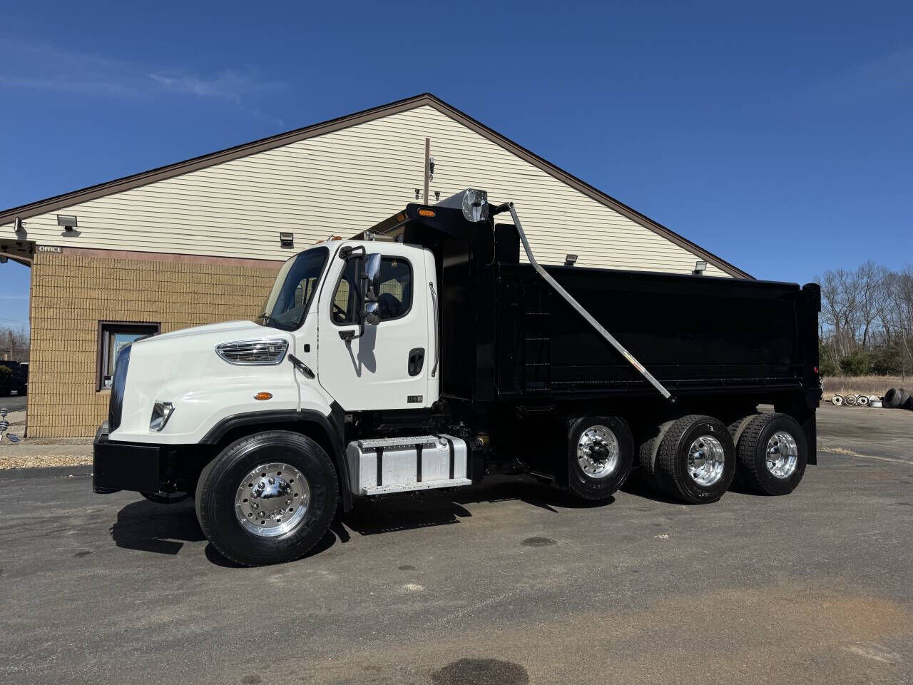 2016 FREIGHTLINER 114SD