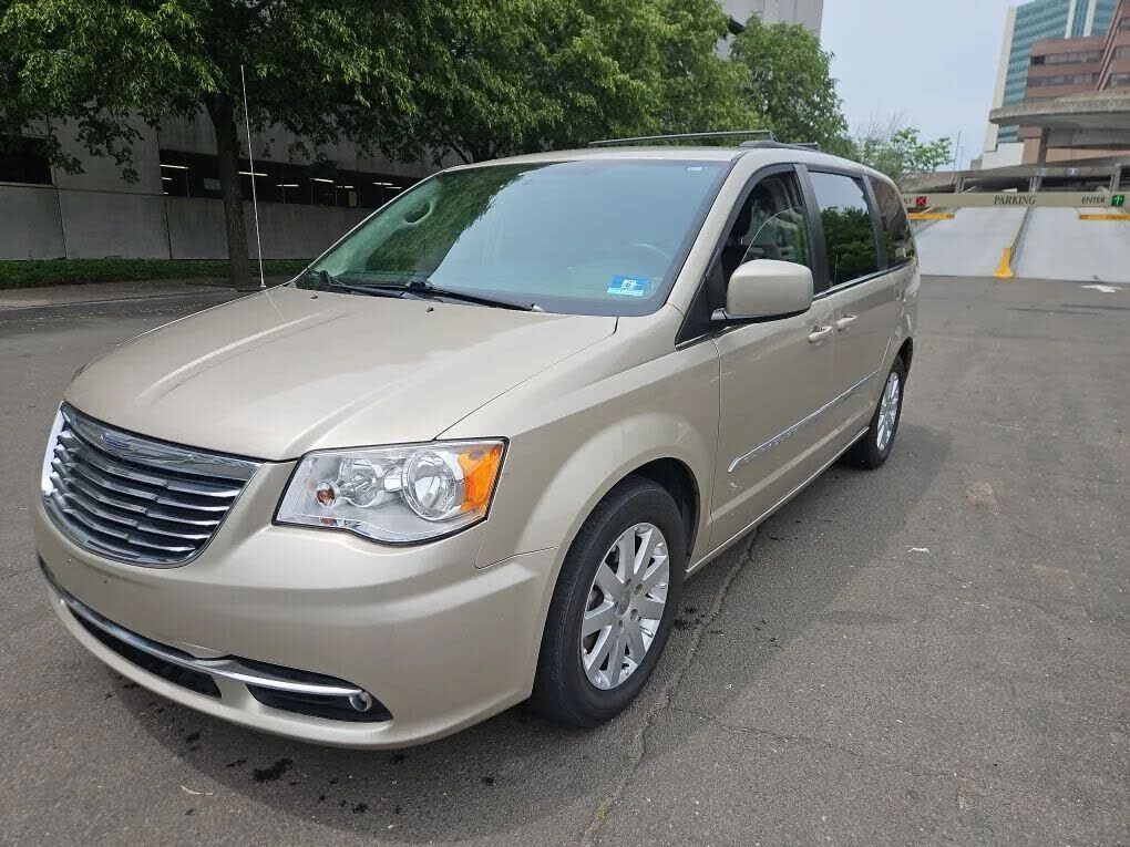 2016 CHRYSLER Town and Country