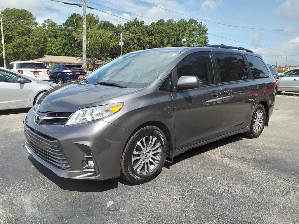 2018 TOYOTA Sienna