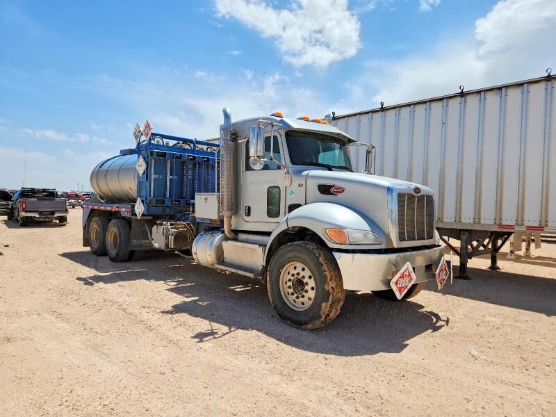 2015 PETERBILT 348