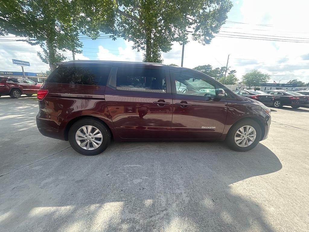 2017 KIA Sedona