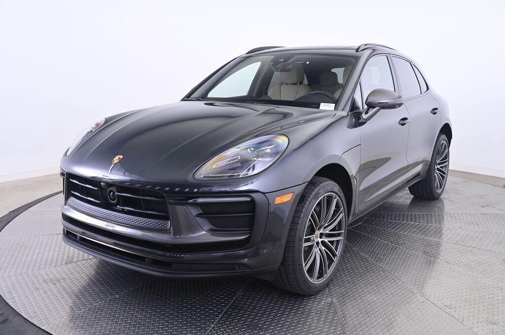 2026 PORSCHE Macan