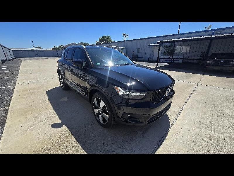 2021 VOLVO XC40