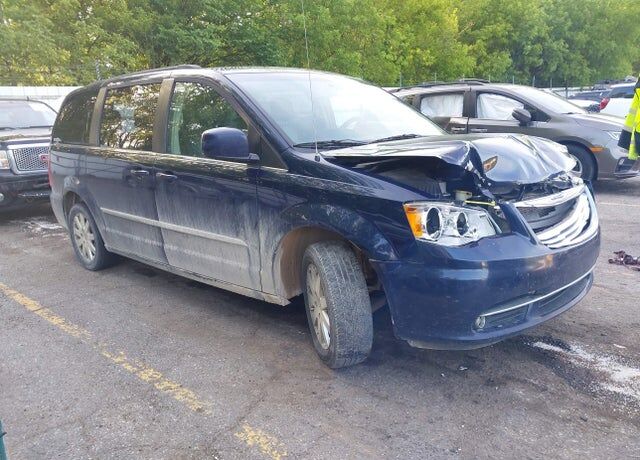 2016 CHRYSLER Town and Country