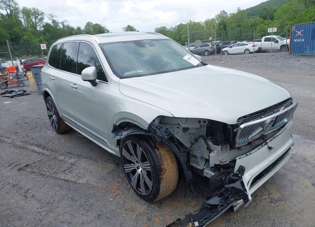 2022 VOLVO XC90