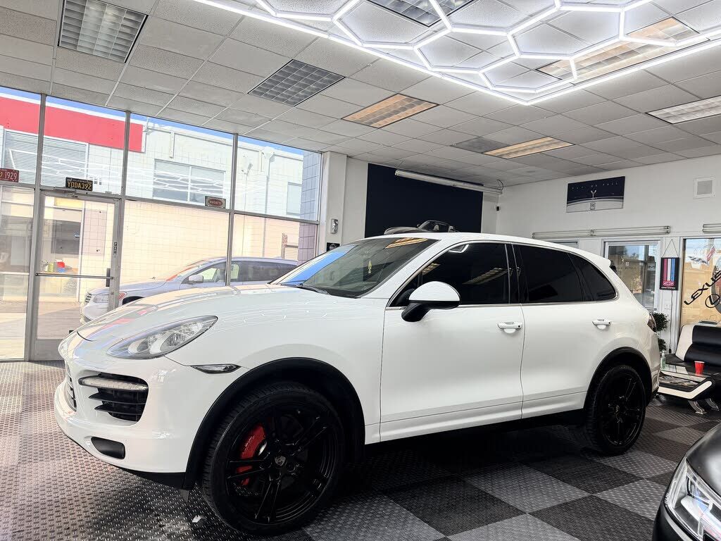 2012 PORSCHE Cayenne