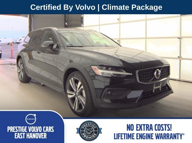 2025 VOLVO V60CC