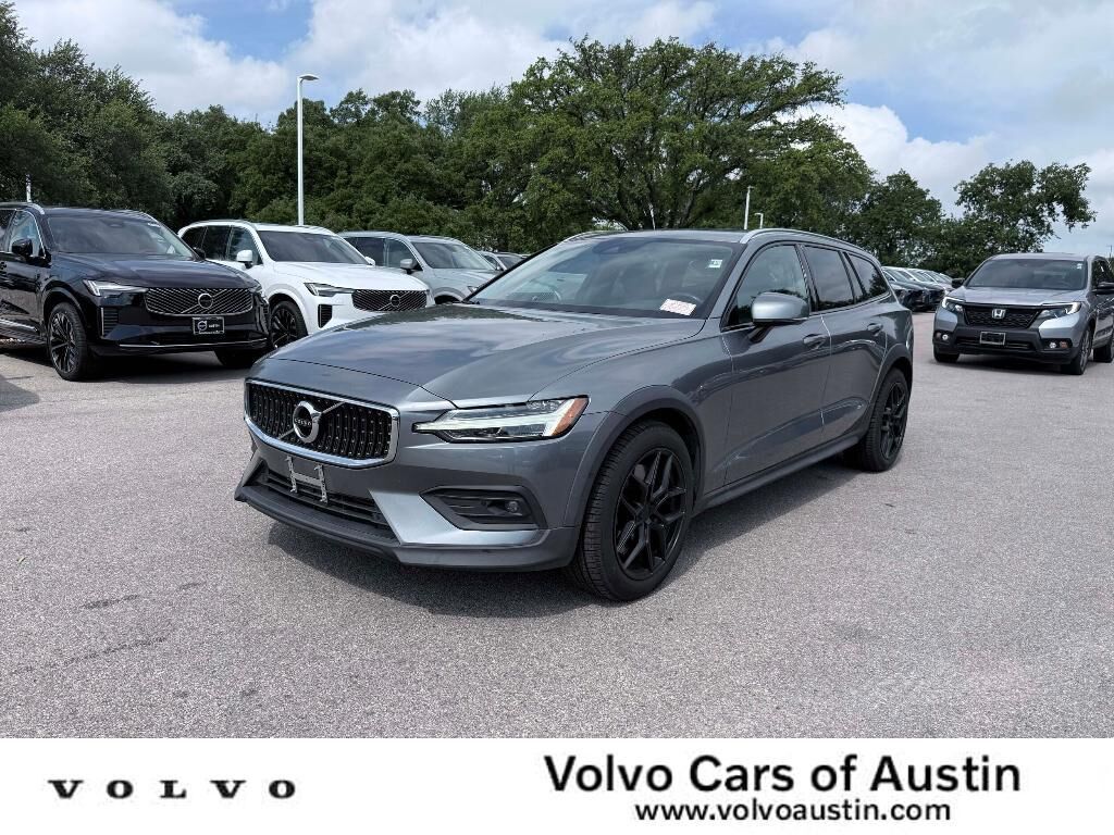2021 VOLVO V60CC