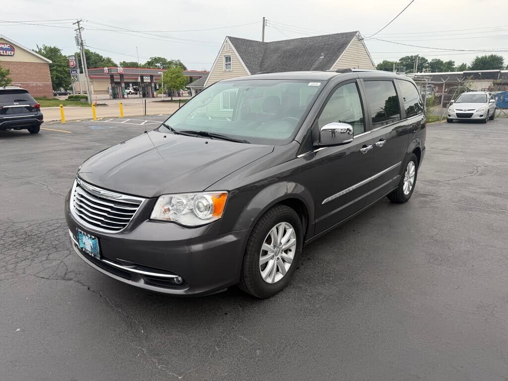 2016 CHRYSLER Town and Country