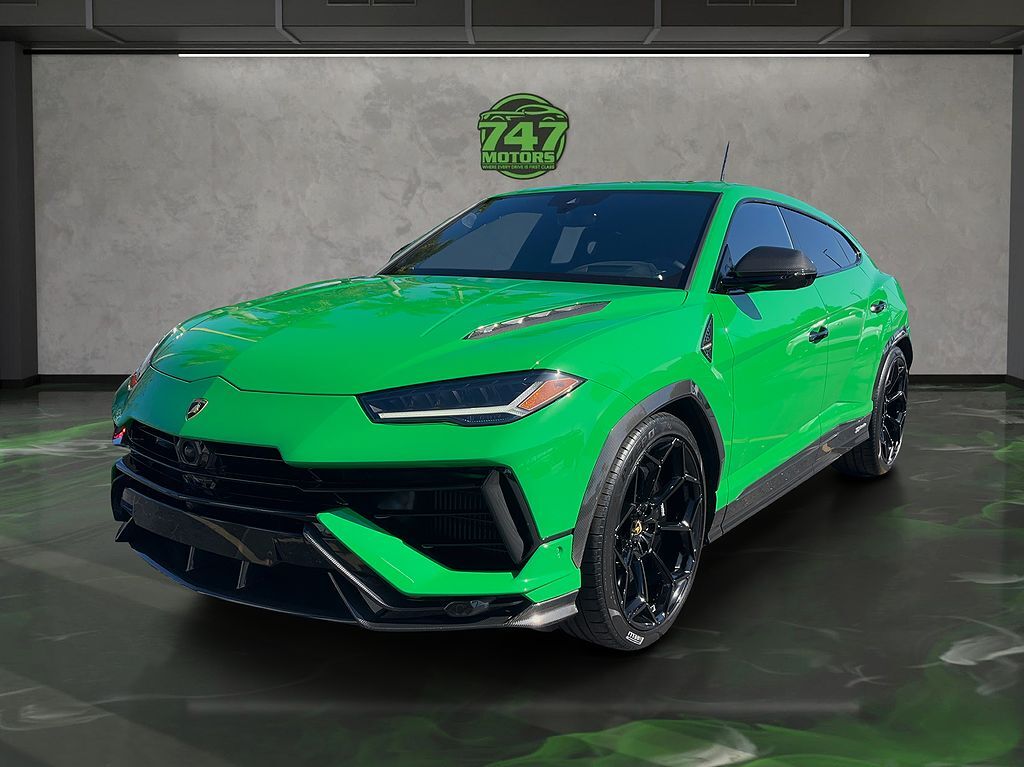 2024 LAMBORGHINI URUS
