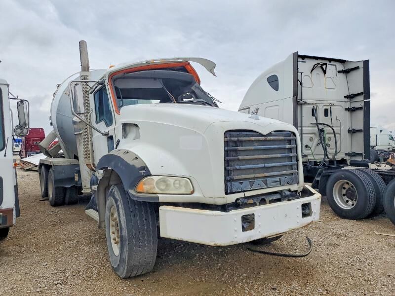 2009 MACK GU