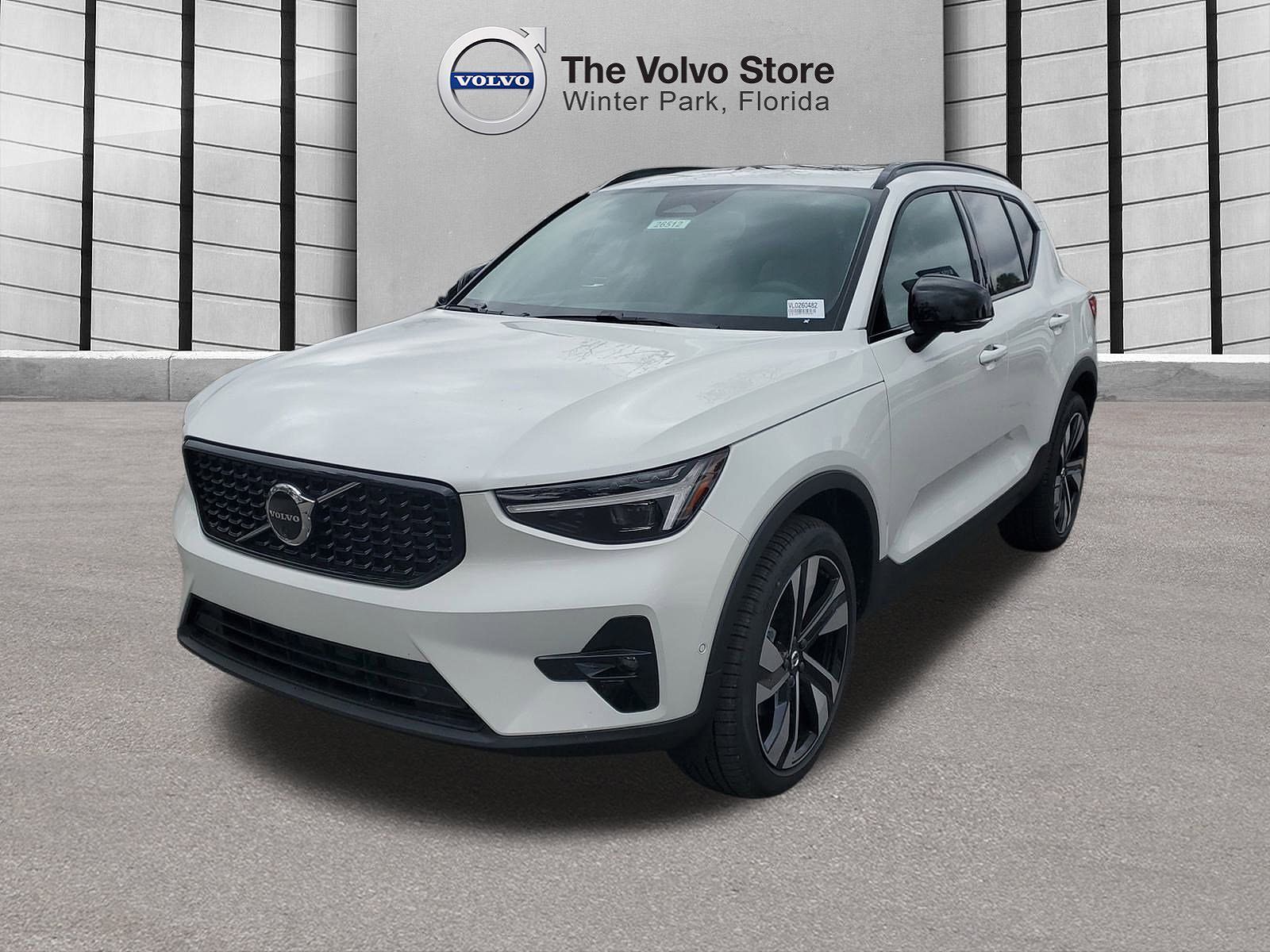 2026 VOLVO XC40