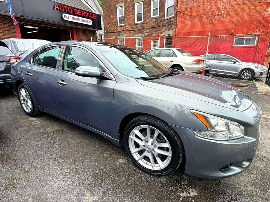 2011 NISSAN Maxima