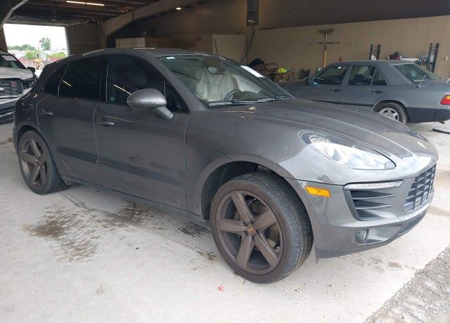 2016 PORSCHE Macan
