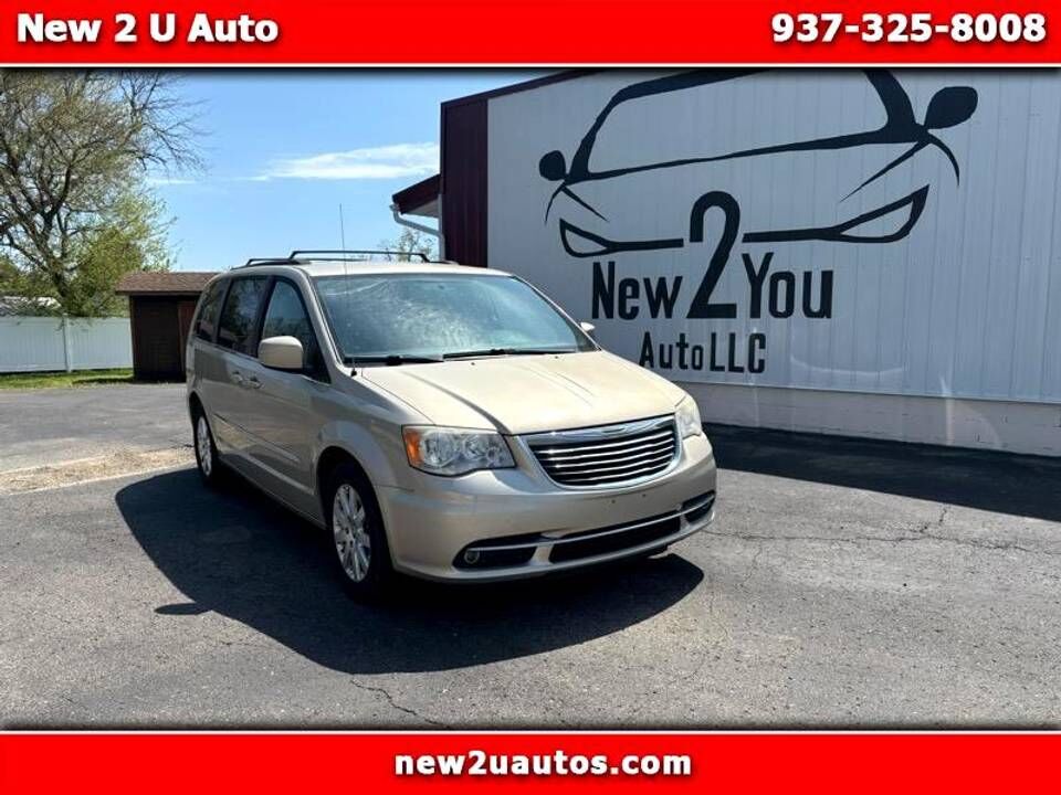 2014 CHRYSLER Town and Country