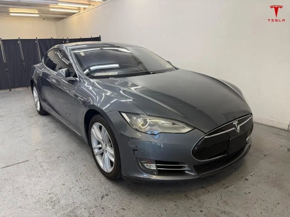 2014 TESLA Model S