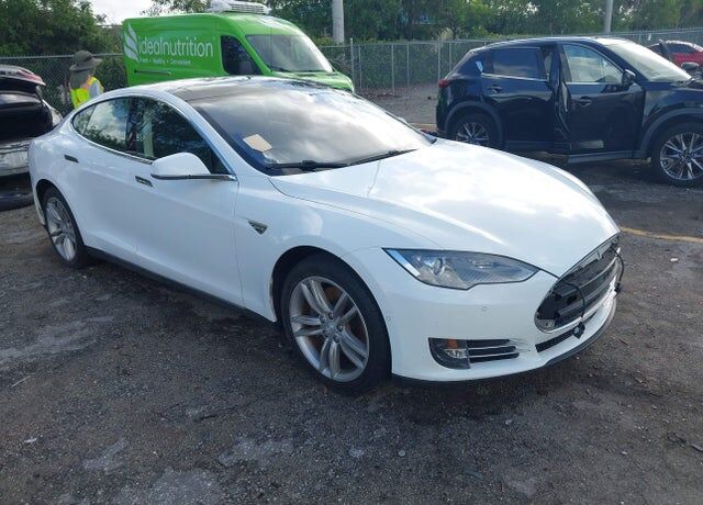 2014 TESLA Model S