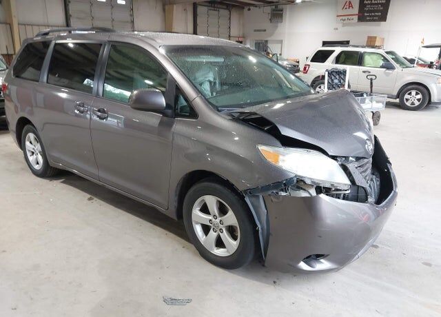 2017 TOYOTA Sienna