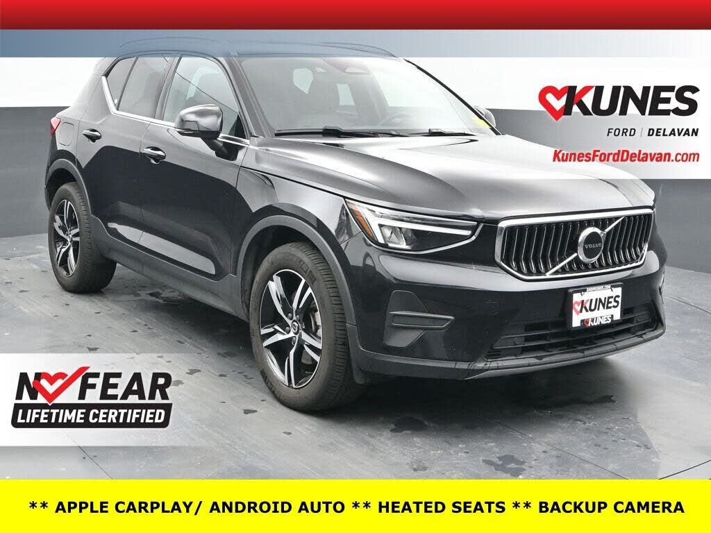 2025 VOLVO XC40
