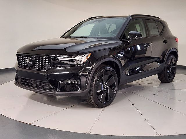 2026 VOLVO XC40