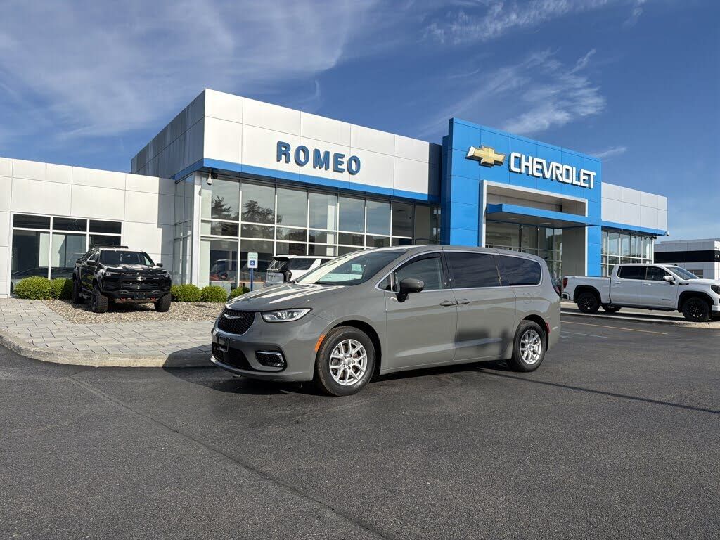 2023 CHRYSLER Pacifica