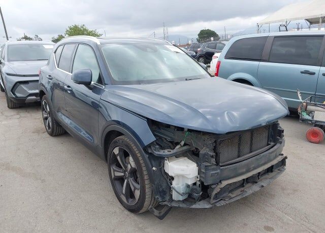 2019 VOLVO XC40