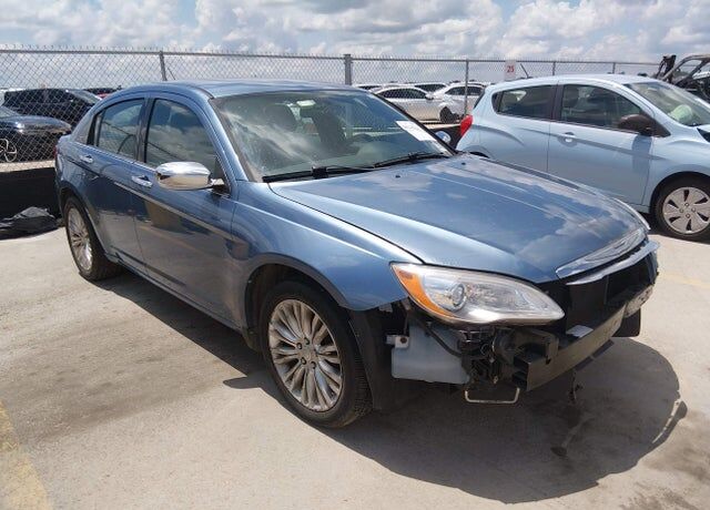 2011 CHRYSLER 200