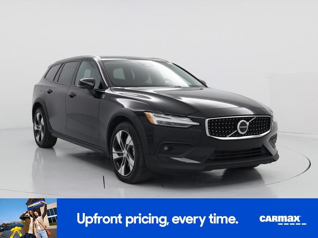 2025 VOLVO V60CC