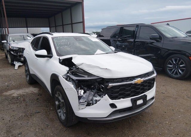 2025 CHEVROLET Trax