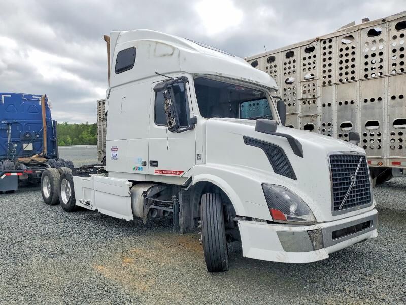 2015 VOLVO TRUCK VNL