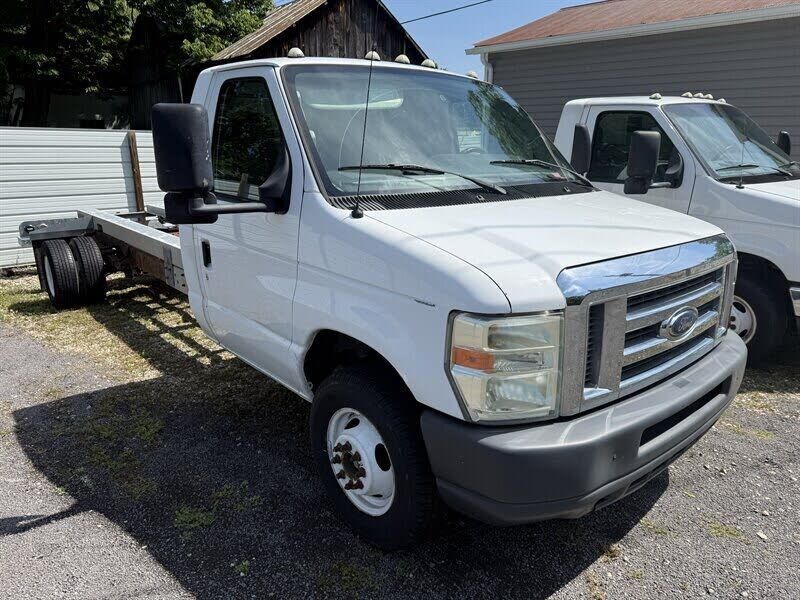 2011 FORD E-450