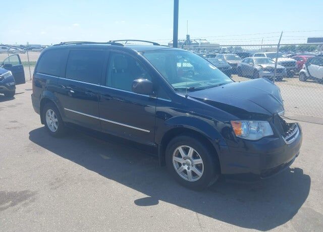 2010 CHRYSLER Town and Country