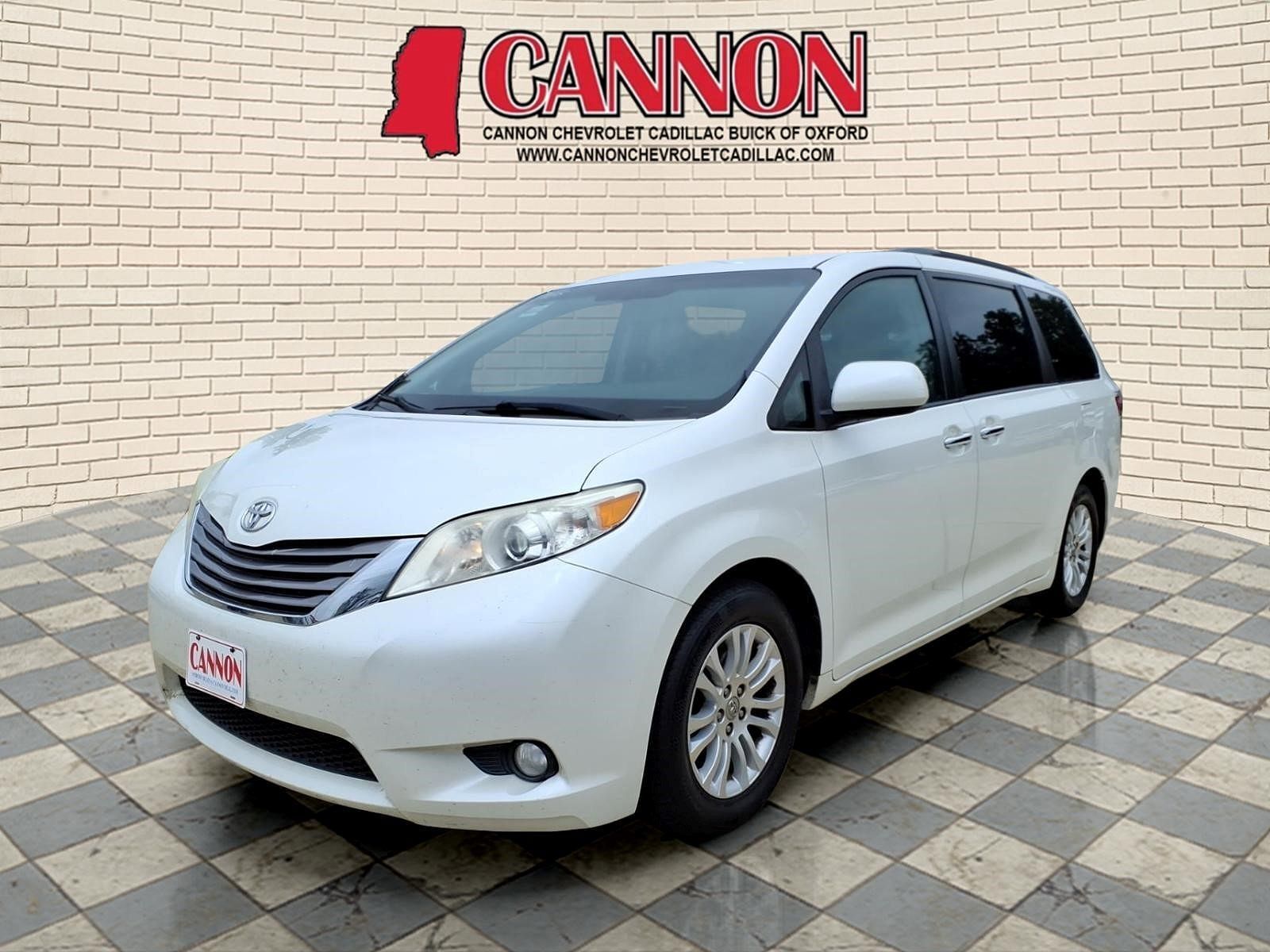 2017 TOYOTA Sienna