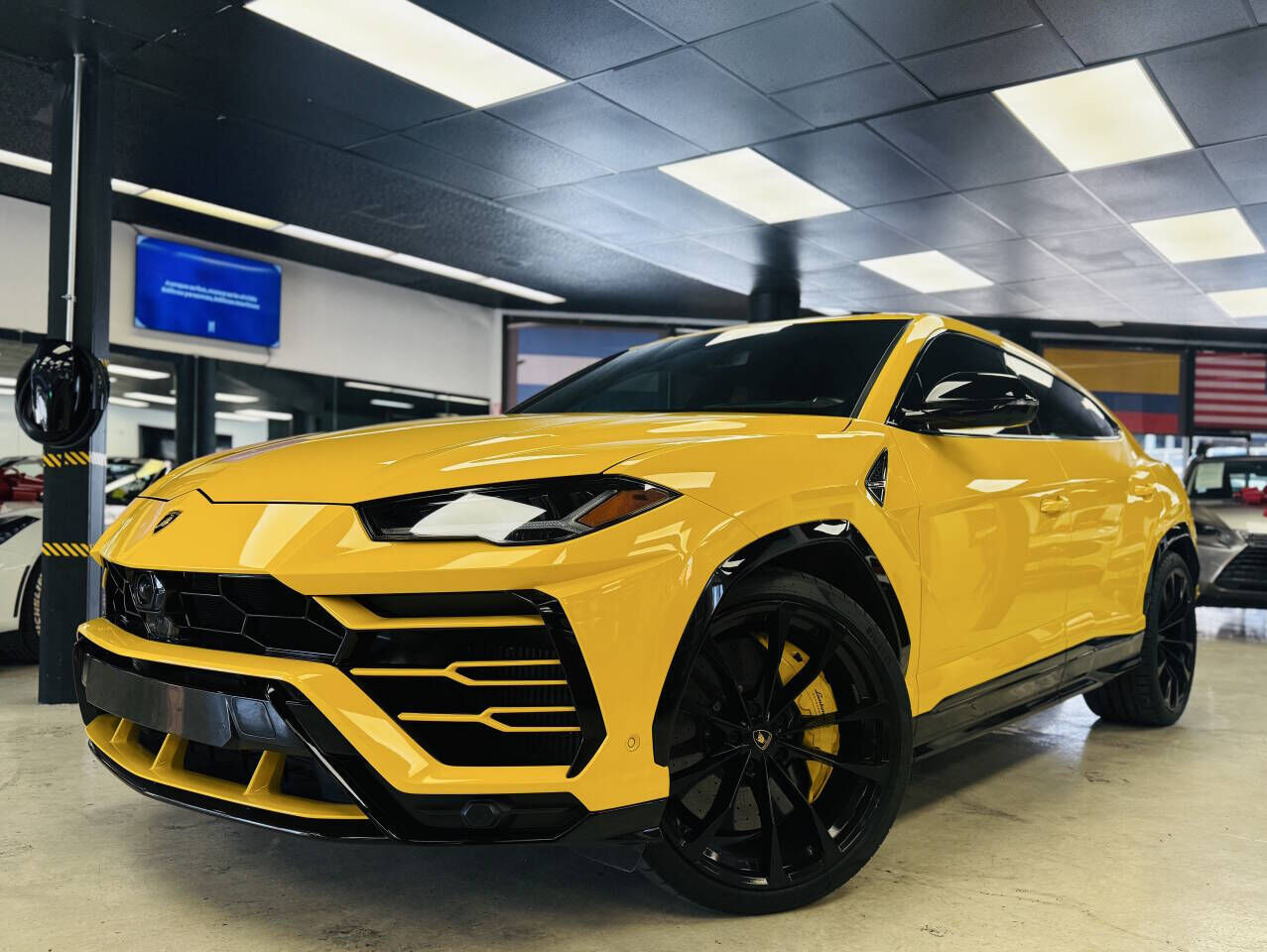 2021 LAMBORGHINI URUS