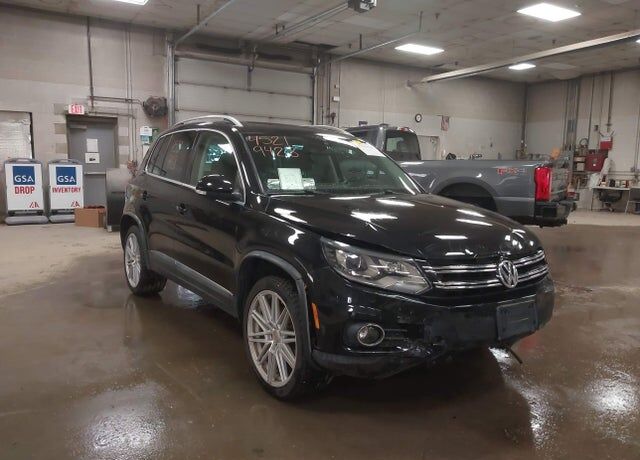 2016 VOLKSWAGEN Tiguan