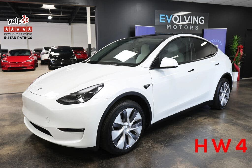 2024 TESLA Model Y