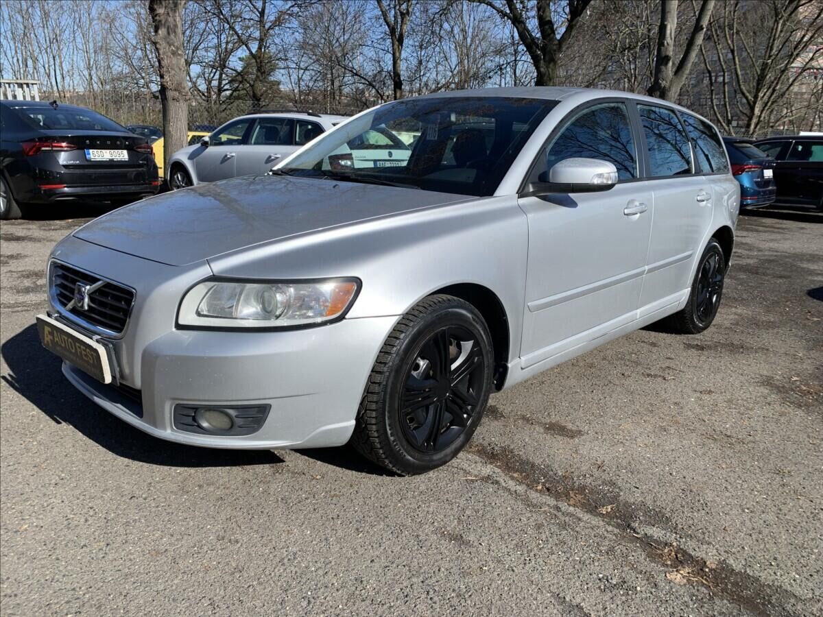 2009 VOLVO V50