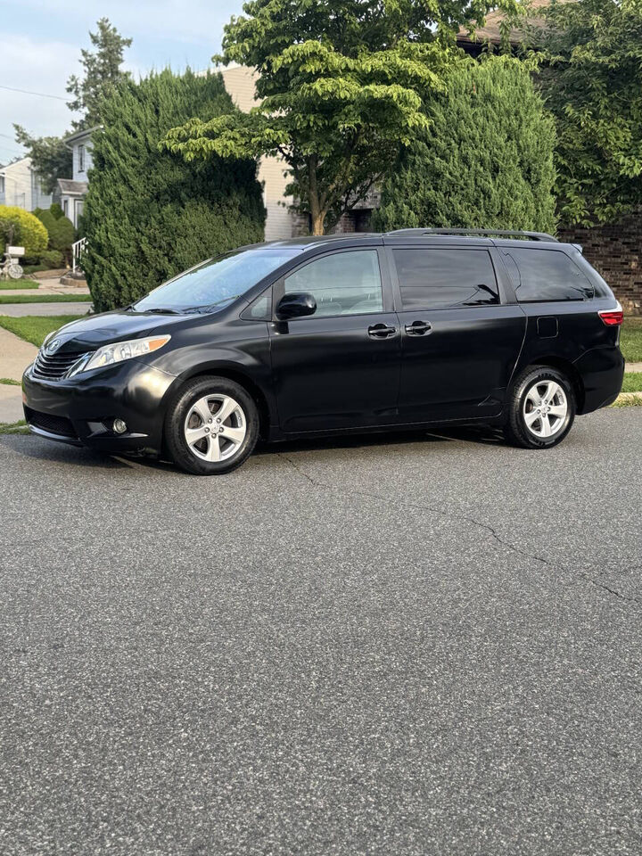 2016 TOYOTA Sienna