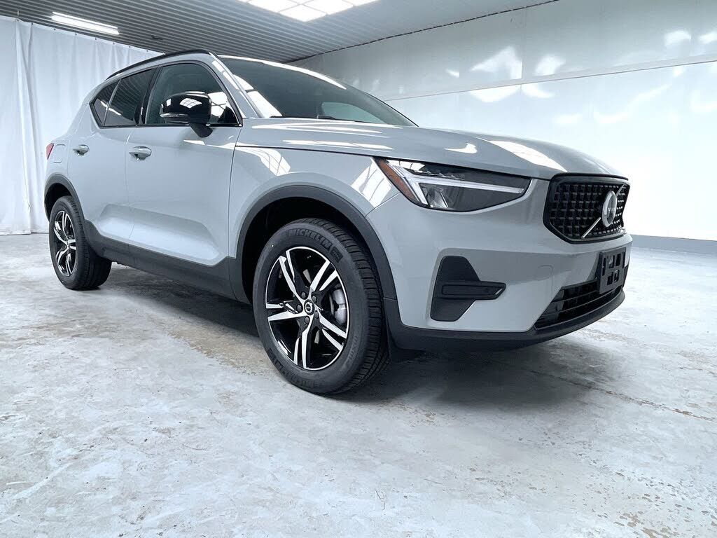 2026 VOLVO XC40