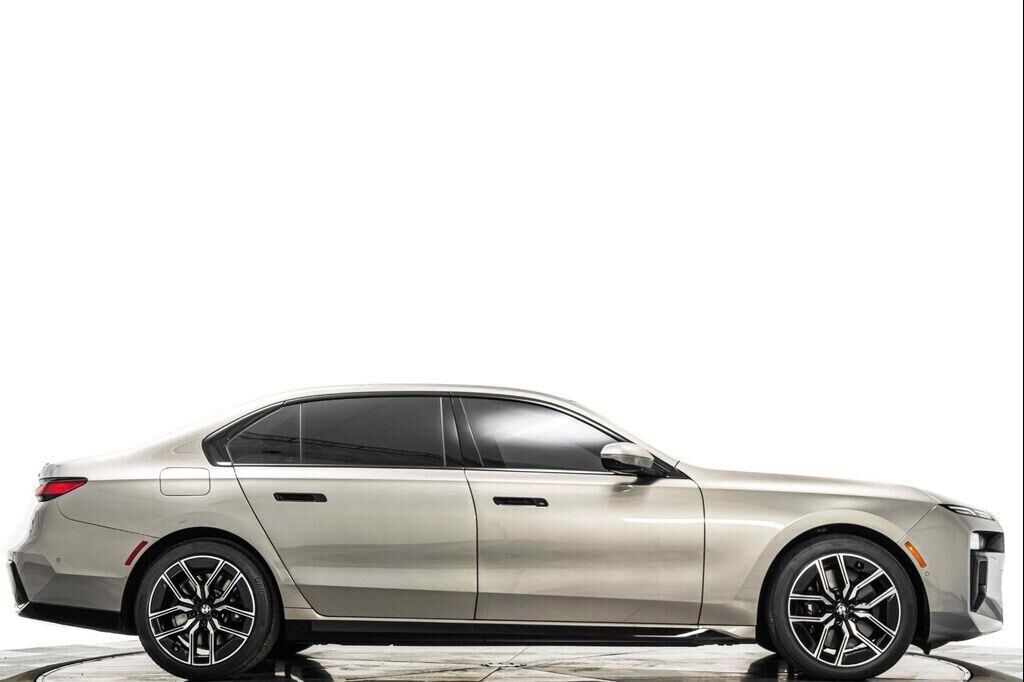 2026 BMW 740i
