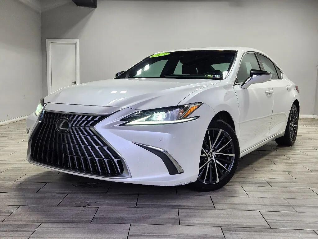 2022 LEXUS ES