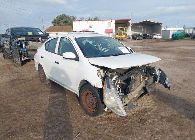 2016 NISSAN Versa