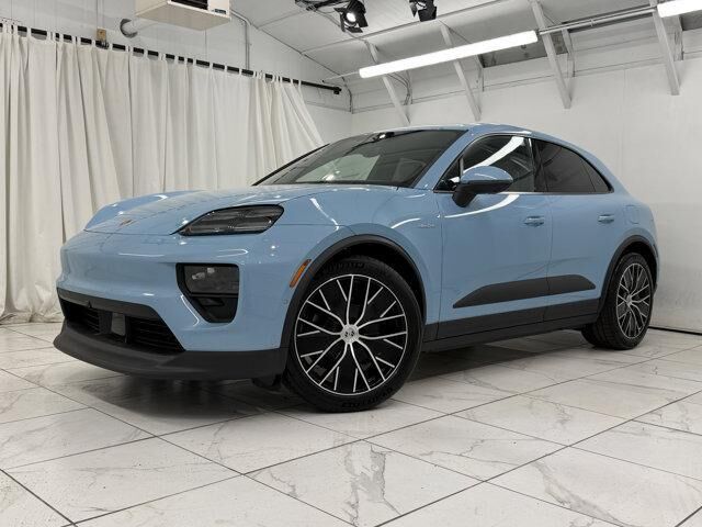 2026 PORSCHE Macan