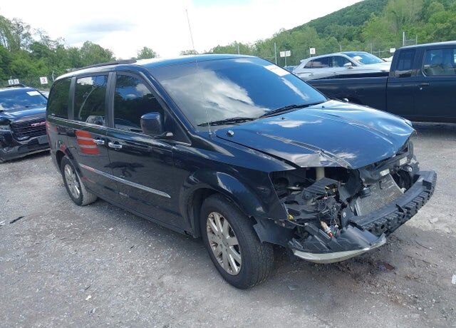 2015 CHRYSLER Town and Country