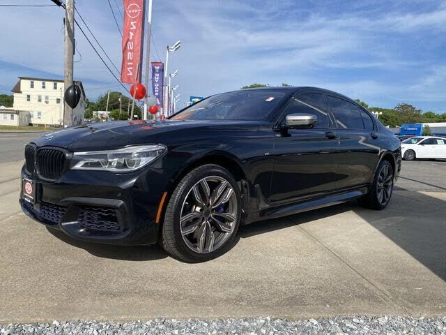 BMW M760i