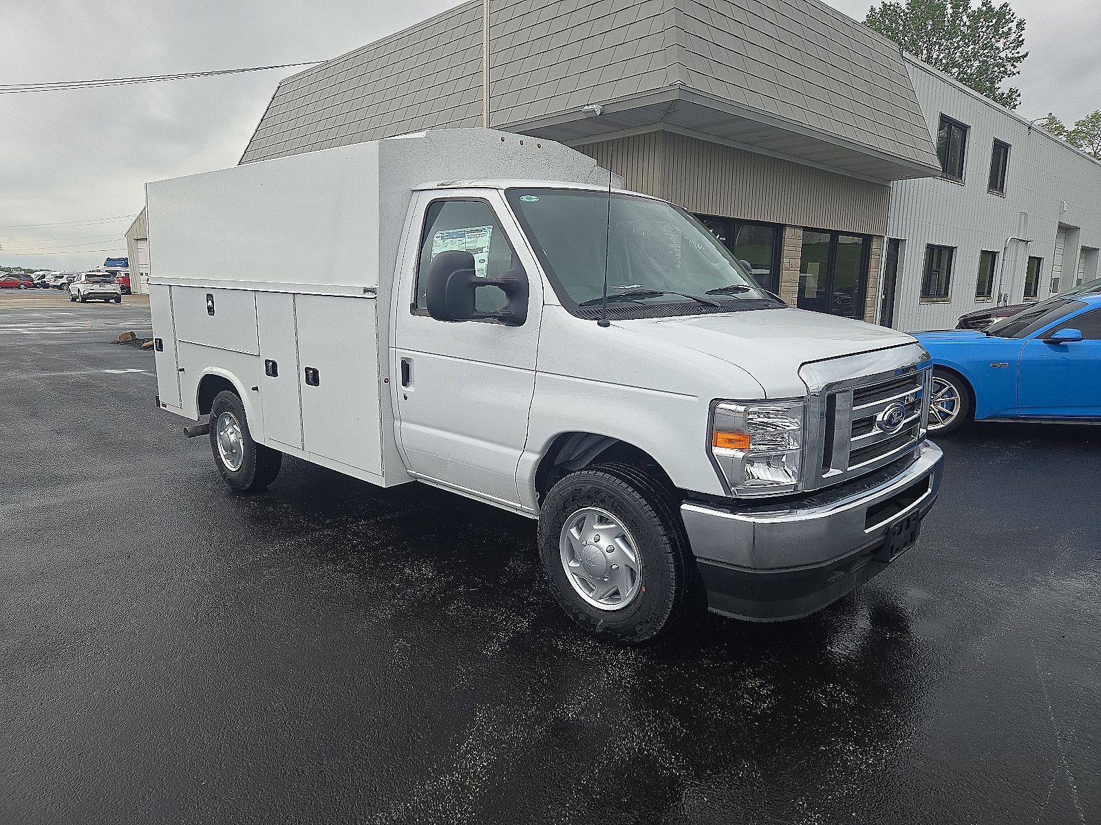 2025 FORD E-350